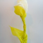 Fleur en papier écru et vert